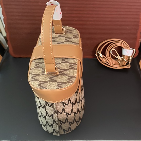 M mini bag w/ crossbody strap TAN - Picture 5 of 11